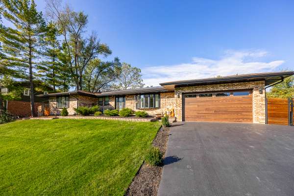 1208 N Doe RD, Palatine, IL 60067
