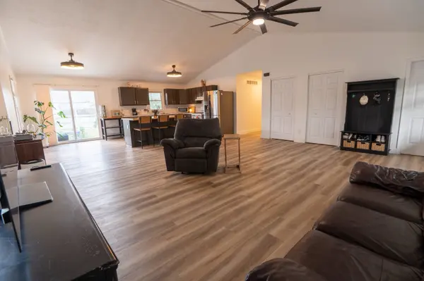 155 E Clay ST, El Paso, IL 61738