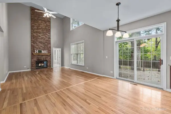 1050 Williamsburg CIR, Grayslake, IL 60030