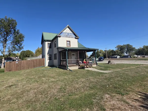 623 E Clay ST, Clinton, IL 61727