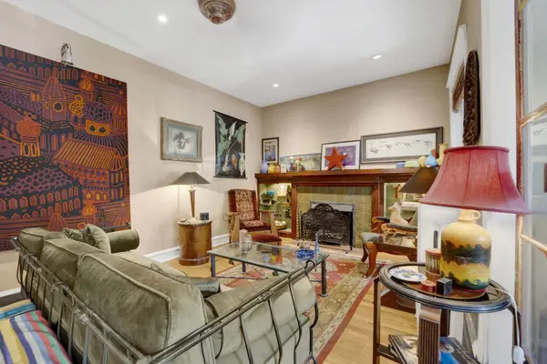 1533 W Fargo AVE #1W, Chicago, IL 60626