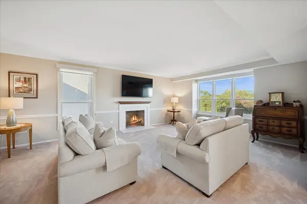 630 Winnetka Mews #402, Winnetka, IL 60093