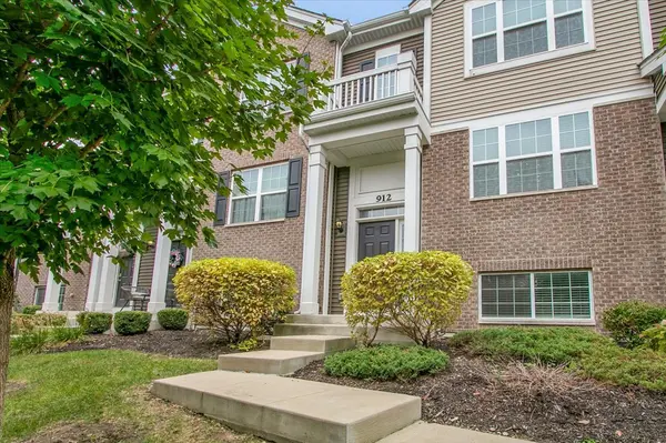 912 Bradford DR, Naperville, IL 60563