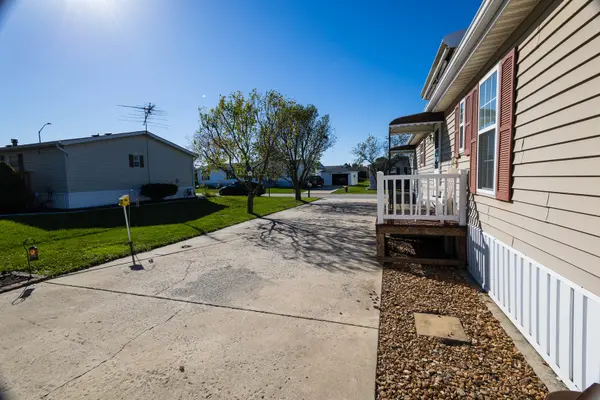 22727 S Butler LN, Frankfort, IL 60423