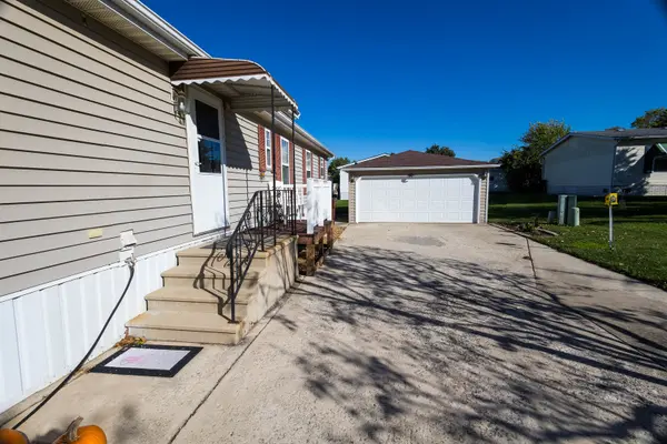 22727 S Butler LN, Frankfort, IL 60423