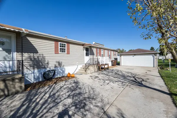 22727 S Butler LN, Frankfort, IL 60423