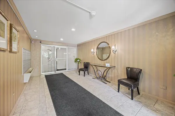 444 Washington BLVD #207, Oak Park, IL 60302