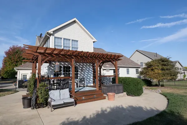 6 Knollbrook CT, Bloomington, IL 61705