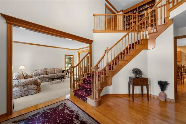 36W824 Red Gate CT, St. Charles, IL 60175