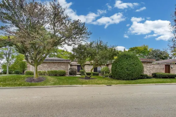 2545 Salceda DR, Northbrook, IL 60062