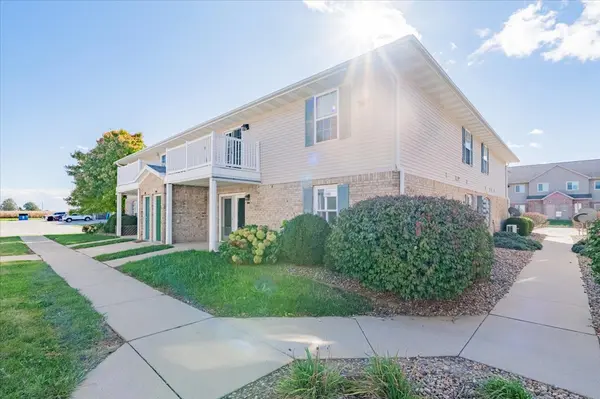 1040 Ekstam DR #108, Bloomington, IL 61704