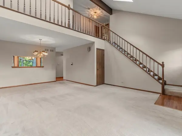 23W501 Green Trails DR, Naperville, IL 60540