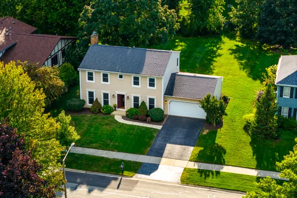 1035 Williamsburg DR, Naperville, IL 60540