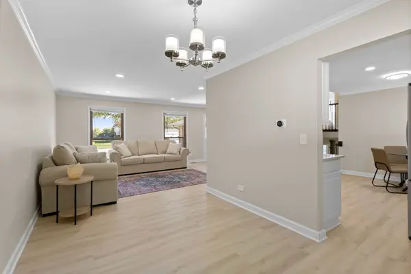 7S610 Lynn DR, Naperville, IL 60540