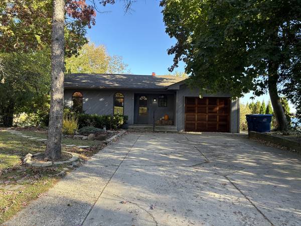 36951 N Nathan Hale DR, Lake Villa, IL 60046