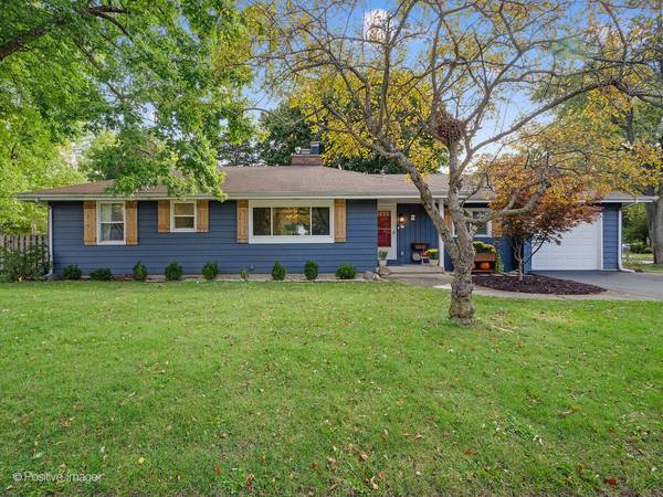 2 Sunset LN, Algonquin, IL 60102