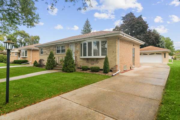 7815 N Oleander AVE, Niles, IL 60714