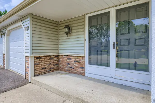 651 White CT, Gurnee, IL 60031
