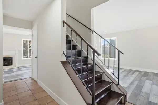 1101 Ashford LN, Westmont, IL 60559