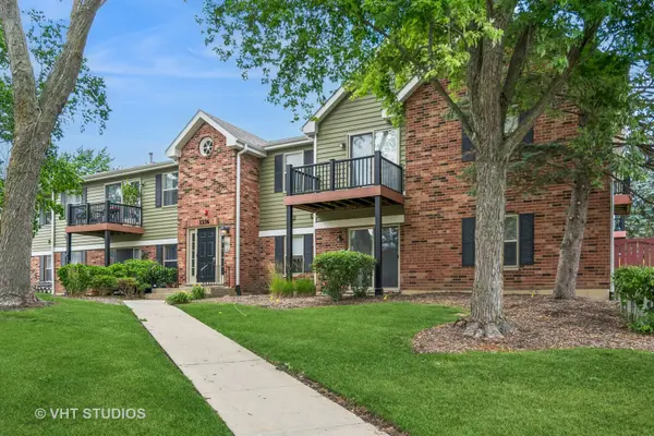 1336 McDowell RD #201, Naperville, IL 60563