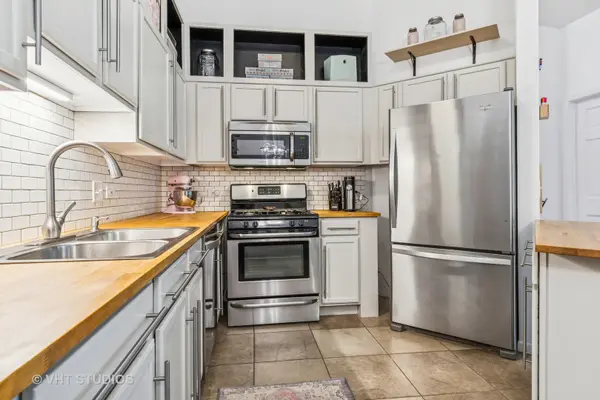 1336 McDowell RD #201, Naperville, IL 60563