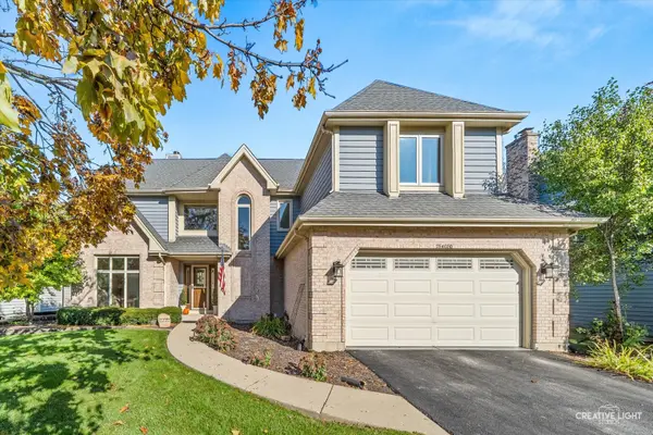 26W080 Wood Lark DR, Carol Stream, IL 60188