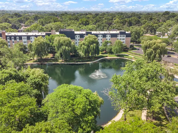 150 LAKE BLVD #125, Buffalo Grove, IL 60089