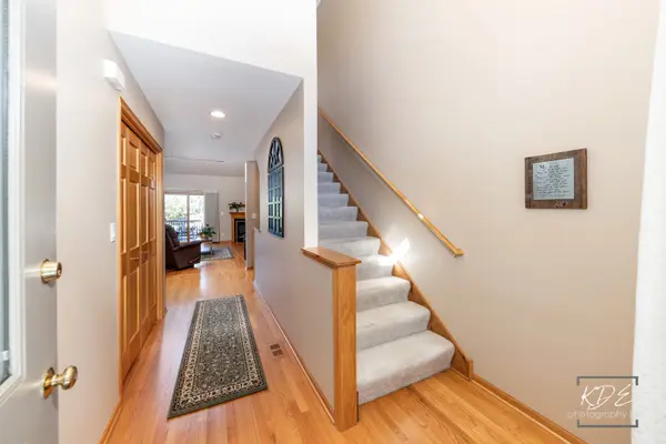 444 Lawrence LN, Lisle, IL 60532