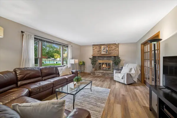 718 Fairview LN, Bartlett, IL 60103