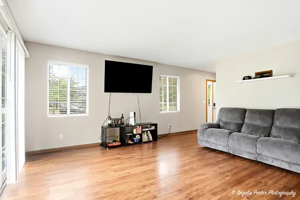 1530 Hickory RD, Woodstock, IL 60098