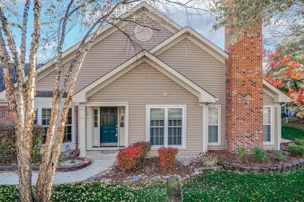740 Clover Hill CT, Elk Grove Village, IL 60007