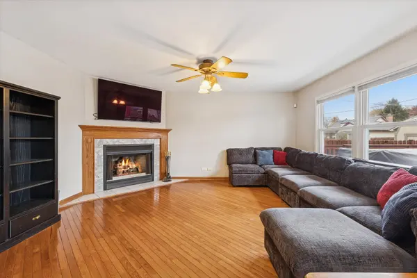 332 El Paso LN, Carol Stream, IL 60188