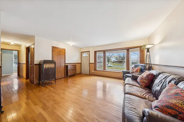 332 El Paso LN, Carol Stream, IL 60188