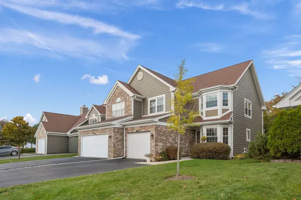 647 Kingsbridge DR, Carol Stream, IL 60188