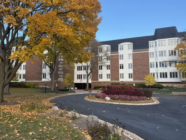 250 Lake BLVD #218, Buffalo Grove, IL 60089