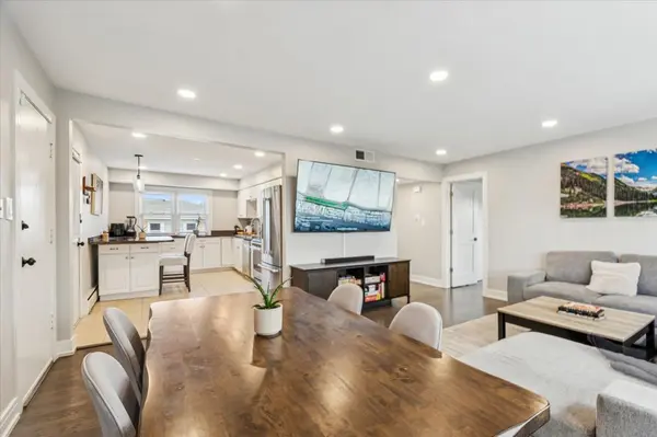 4501 N CENTRAL AVE #301, Chicago, IL 60630