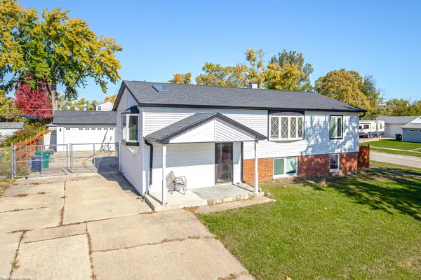 9104 Fairway DR, Orland Park, IL 60462