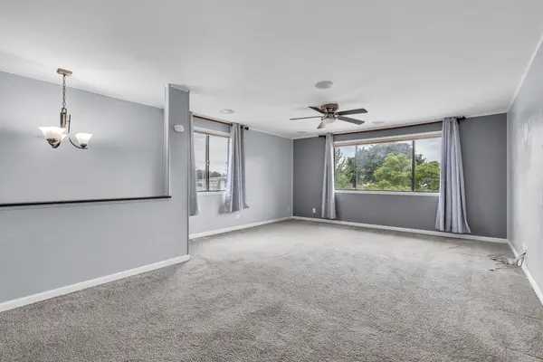 225 BARCLIFFE LN #225, Schaumburg, IL 60194