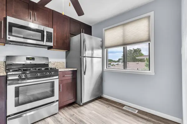 225 BARCLIFFE LN #225, Schaumburg, IL 60194