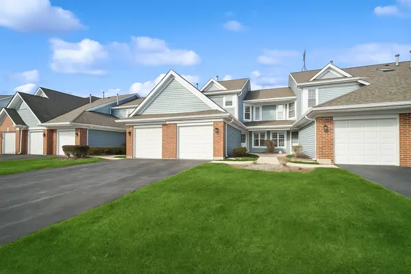 216 Winnsboro CT #A, Schaumburg, IL 60193