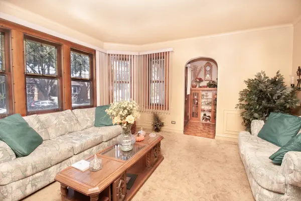 5923 W Eddy ST, Chicago, IL 60634