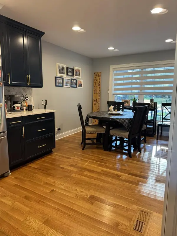 32 Westmoreland LN, Naperville, IL 60540