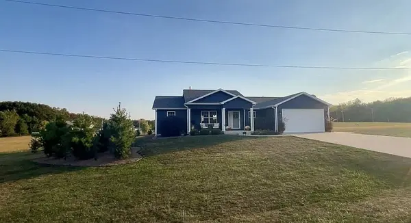 6227 E Sarver LN, Argenta, IL 62501