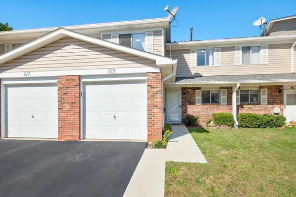 515 Dakota CT, Carol Stream, IL 60188