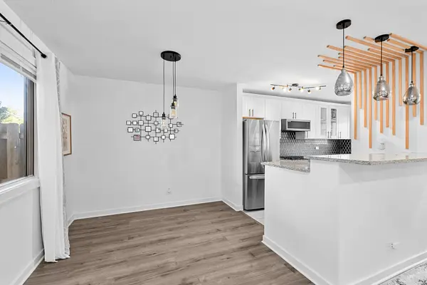515 Dakota CT, Carol Stream, IL 60188