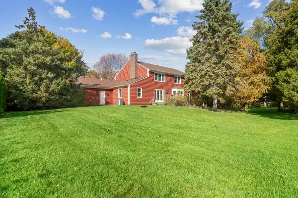 5530 Oak Grove CIR, Long Grove, IL 60047