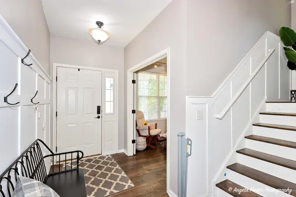 1801 Powers RD, Woodstock, IL 60098