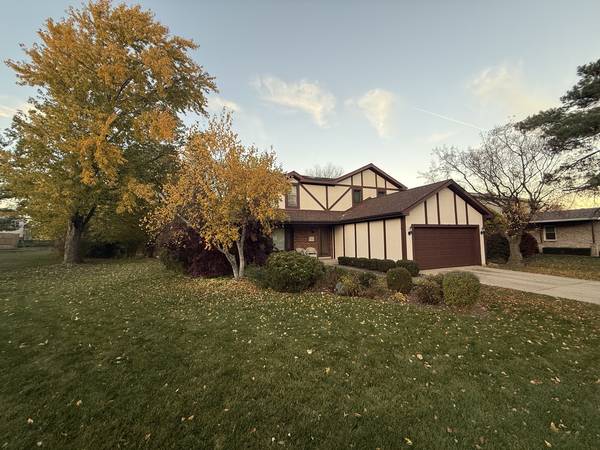 716 W Techny RD, Arlington Heights, IL 60004