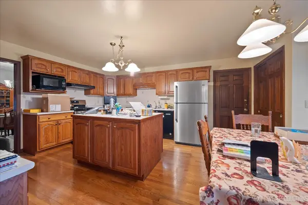 2350 Tanglewood CT, Aurora, IL 60506