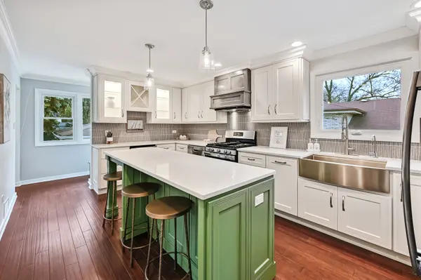 740 East AVE, La Grange, IL 60525